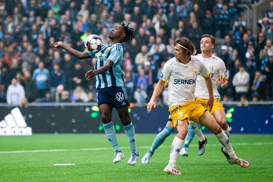 Djurgårdens Joel Asoro och IFK Göteborgs Simon Thern
