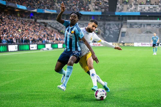 Djurgårdens Joel Asoro och IFK Göteborgs Alai Hussain