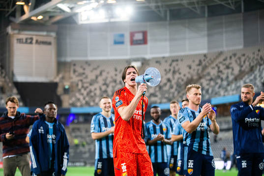 Djurgårdens målvakt Jacob Widell Zetterström jublar