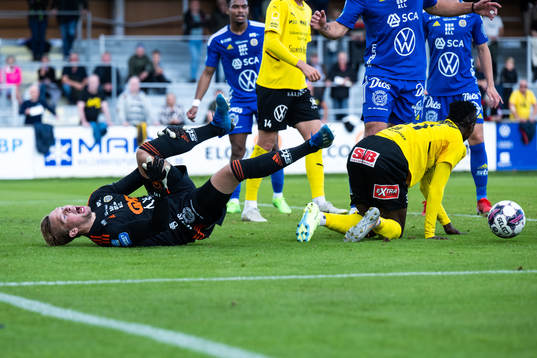GIF Sundsvalls målvakt Andreas Andersson har ont