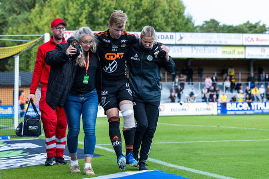 GIF Sundsvalls målvakt Andreas Andersson utgår skadad