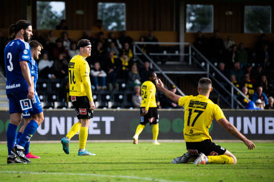 Mjällbys Jacob Bergström och Carlos Moros Gracia deppar