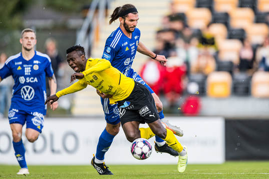 Mjällbys Chibuike Silas Nwankwo och Sundsvalls Forrest