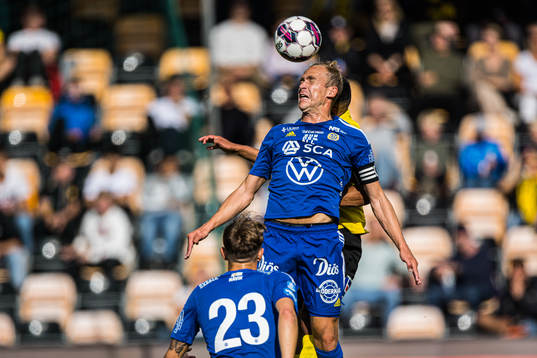 Sundsvalls Pontus Engblom och Mjällbys Amir Al-Ammari