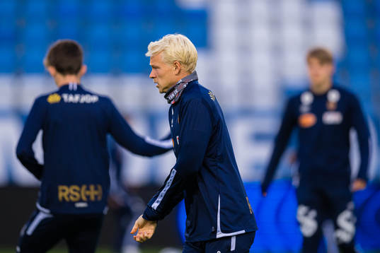 Jeppe Moe of Aalesund warms up
