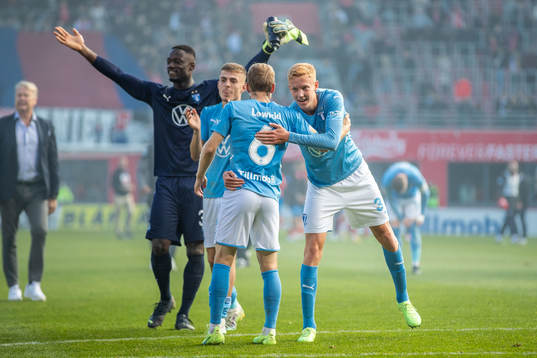 Malmö FFs Oscar Lewicki och Hugo Larsson jublar