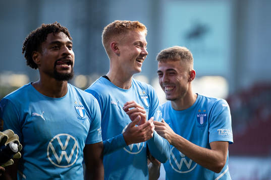 Malmö FFs Patriot Sejdiu jublar med lagkamrater