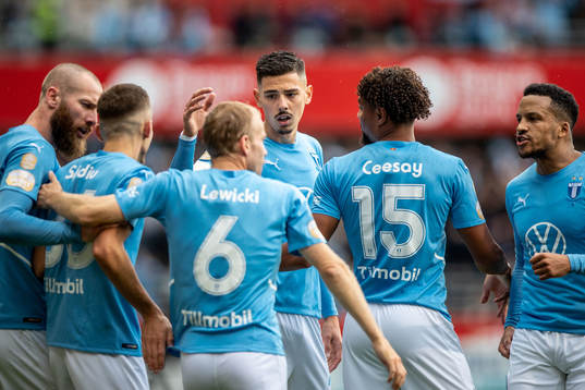 Malmö FFs Dennis Hadzikadunic jublar