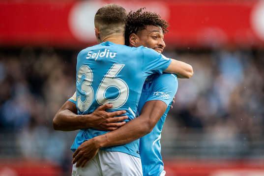 Malmö FFs Patriot Sejdiu och Joseph Ceesay jublar