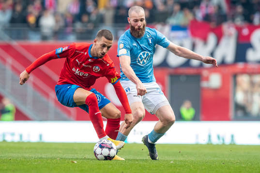 Helsingborgs Arian Kabashi och Malmö FFs Jo Inge Berget