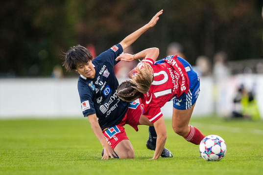 Linköpings Saori Takarada och Vittsjös Sarah Stratigakis