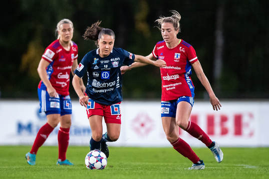 Linköpings Heidi Ellingsen och Vittsjös Clare Polkinghorne