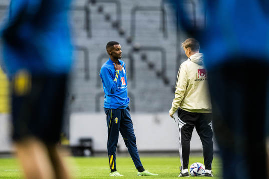Alexander Isak and assistant coach Peter Wettergren