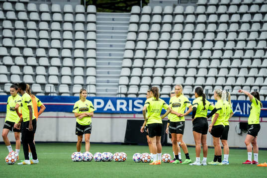 Bläddra bland fler bilder av Football, UEFA Women's Champions League, Häcken, Training