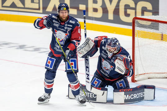 Linköpings Jonas Junland och målvakt Marcus Högberg