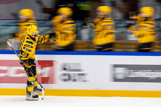 Skellefteås Oscar Möller jublar