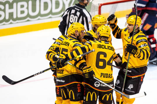 Skellefteås spelare jublar