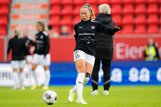 Athinna Persson Lundgren of Rosengård warms up