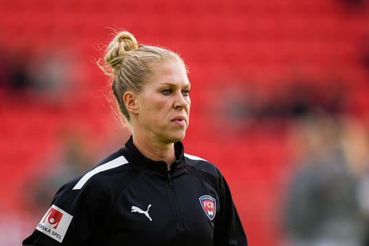 Rebecca Knaak of Rosengård warms up