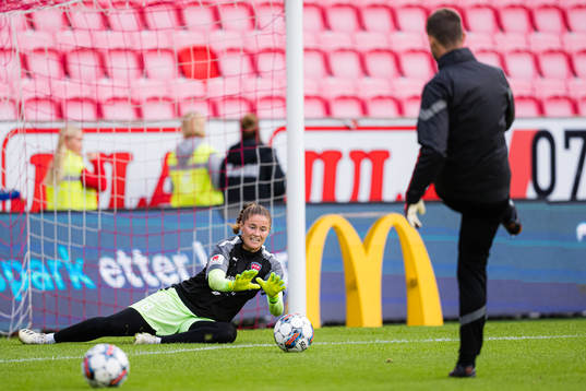 Goalkeeper Teagan Micah of Rosengård warms up