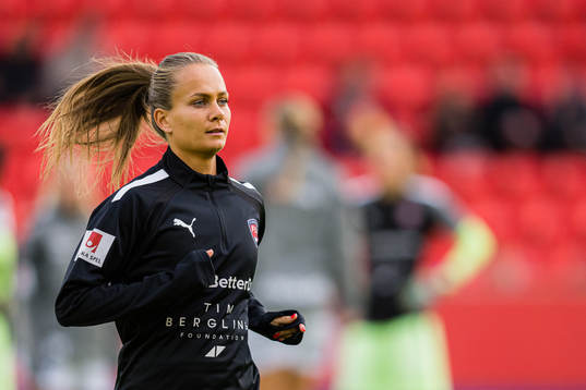 Frederikke Thøgersen  of Rosengård warms up