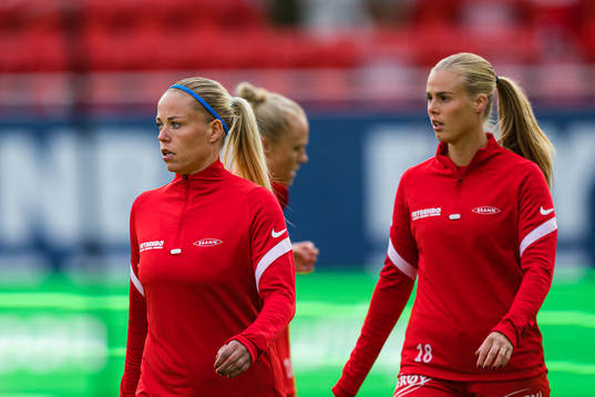 Therese Sessy Åsland of Brann warms up
