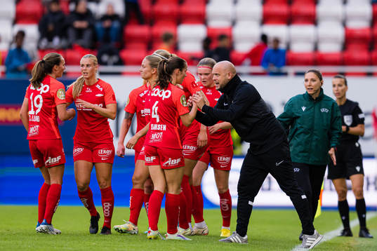 Tuva Hansen of Brann and Olli Harder, head coach of Brann