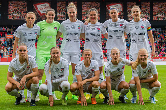 Players of Rosengård poses for a team group photo