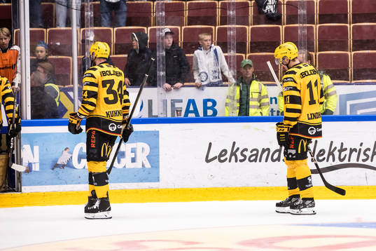 Skellefteås Tom Kühnhackl och Max Lindholm deppar