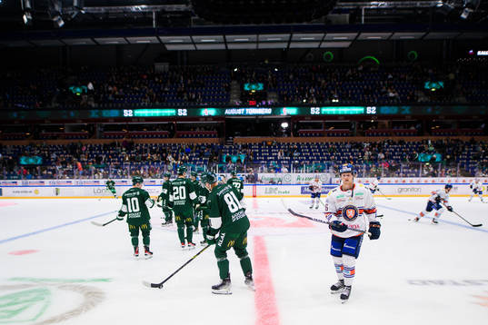 Färjestads och Växjös spelare