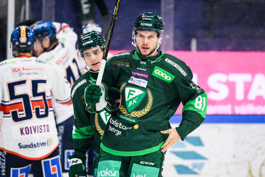 Färjestads Joel Nyström och Theodor Lennström deppar