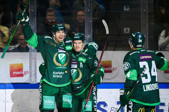 Färjestads August Tornberg jublar med Joakim Nygård
