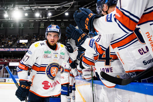 Växjös Glenn Gustafsson jublar