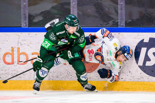 Färjestads Ville Pokka och Växjös Jayden Halbgewachs