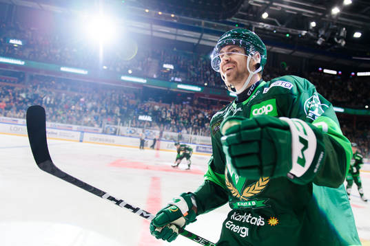 Färjestads August Tornberg jublar