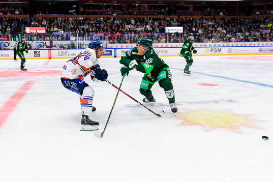 Växjös Jayden Halbgewachs och Färjestads Max Lindroth