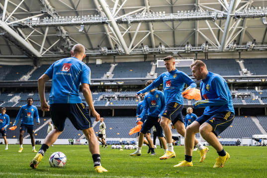 Bläddra bland fler bilder av Football, Nations League, Sweden, training