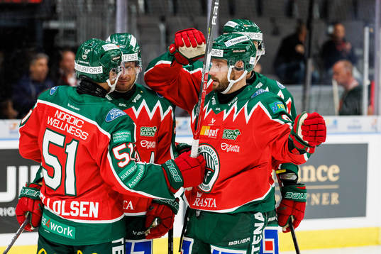 Frölundas Nicklas Lasu jublar med lagkamrater