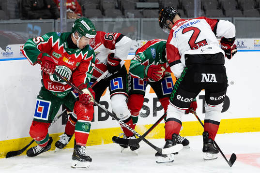 Frölundas Radan Lenc och Max Friberg mot Örebros Robert