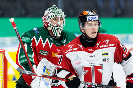 Frölundas målvakt Lars Johansson och Örebros Linus Öberg