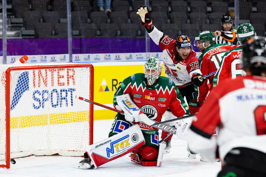 Örebros Christopher Mastomäki (ej i bild) skjuter