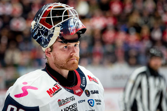 Linköpings målvakt Marcus Högberg deppar