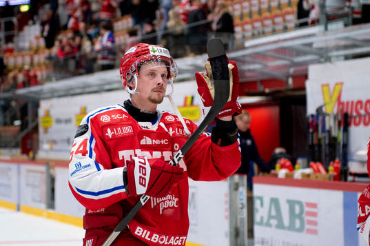 Timrås Jonathan Dahlén tackar publiken