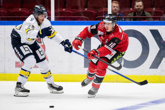 HV71s Joonas Nättinen och Malmö Redhawks William Von