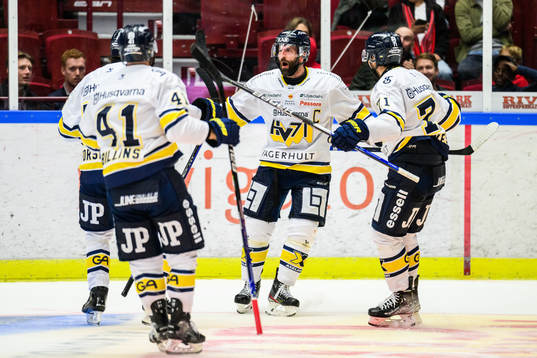 HV71s Taylor Matson jublar