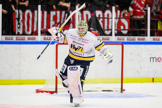 HV71s målvakt Joni Ortio jublar