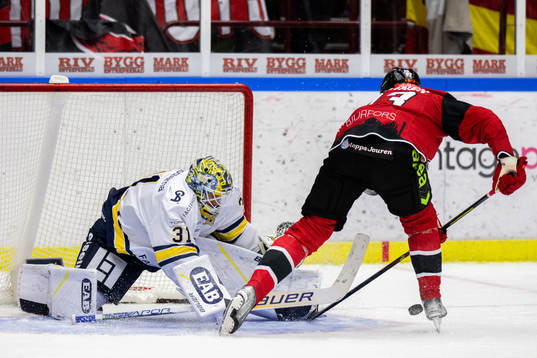 HV71s målvakt Joni Ortio räddar straff i förlängningen