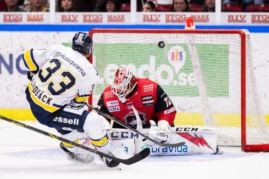 HV71s Måns Lindbäck gör 2-1 bakom Malmö Redhawks
