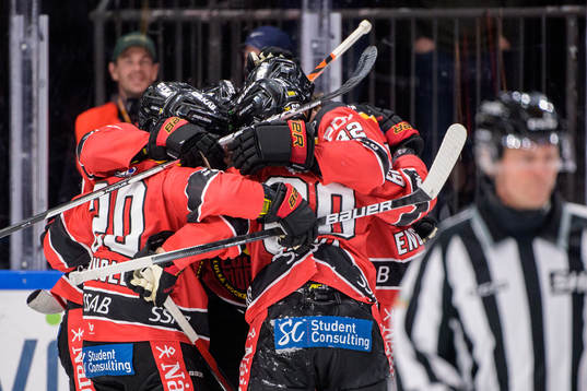 Luleås Julius Honka jublar
