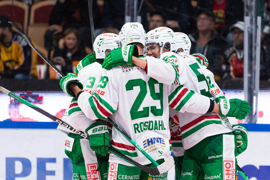 Rögles spelare jublar